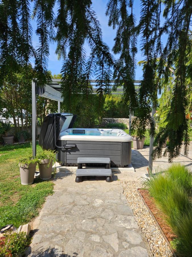 Stonehouse Ana With Jacuzzi Rovinj-Krmed Villa Eksteriør billede