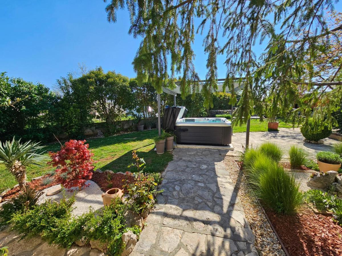 Stonehouse Ana With Jacuzzi Rovinj-Krmed Villa Eksteriør billede