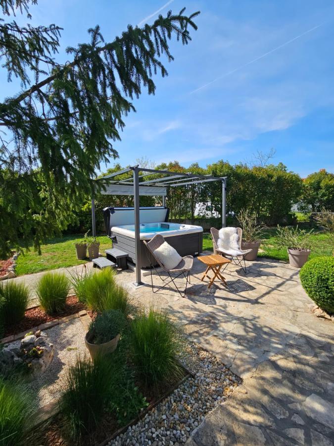 Stonehouse Ana With Jacuzzi Rovinj-Krmed Villa Eksteriør billede